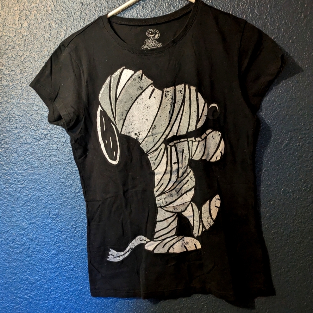 Peanuts Snoopy Mummy Tshirt Womens L